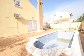 Sale - Villa - Orihuela costa - Playa Flamenca