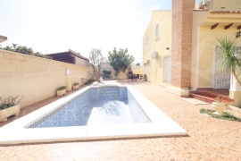 Sale - Villa - Orihuela costa - Playa Flamenca