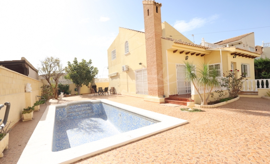 Sale - Villa - Orihuela costa - Playa Flamenca