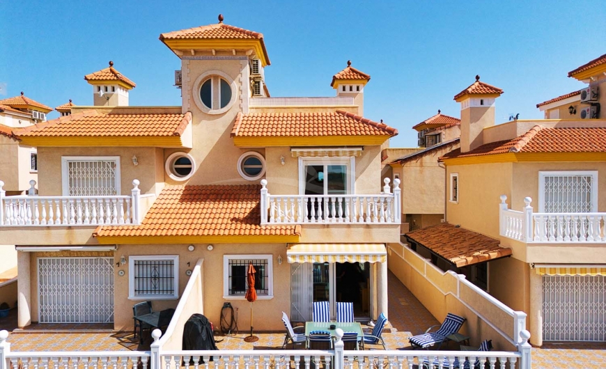 Sale - Semi-detached Villa - Pinar de Campoverde