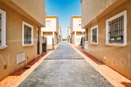 Sale - Semi-detached Villa - Pinar de Campoverde