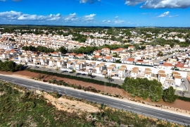 Sale - Semi-detached Villa - Pinar de Campoverde