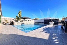 Venta - Chalet semi-adosado - BALSICAS - Sierra Golf