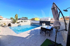 Venta - Chalet semi-adosado - BALSICAS - Sierra Golf