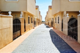 Sale - Semi-detached Villa - Pinar de Campoverde