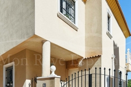 Sale - Semi-detached Villa - Pinar de Campoverde
