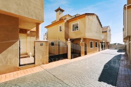 Sale - Semi-detached Villa - Pinar de Campoverde