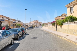 Venta - Chalet semi-adosado - Pinar de Campoverde